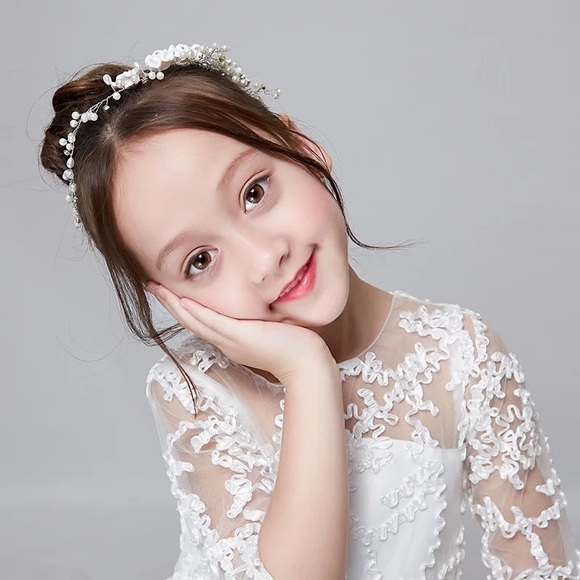 Pearl and Crystal White Flower Bridal Hair Comb - Picture 3 of 16